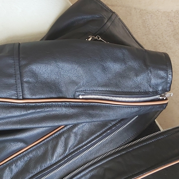 Leather jacket - Picture 2 of 11